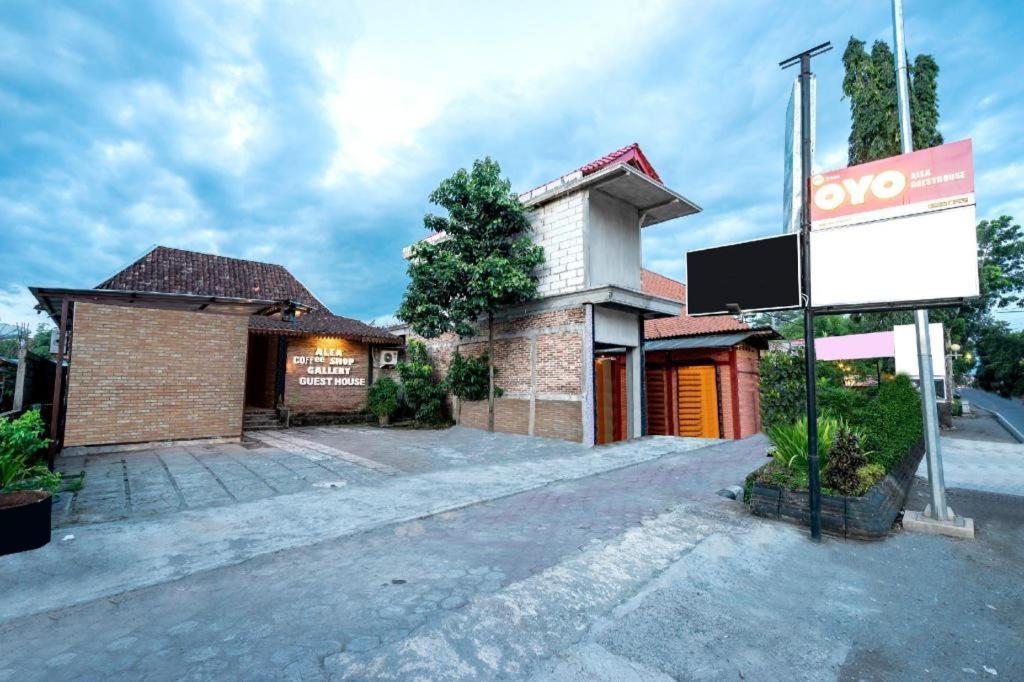Oyo 2380 Alea Guesthouse Muntilan Exterior photo